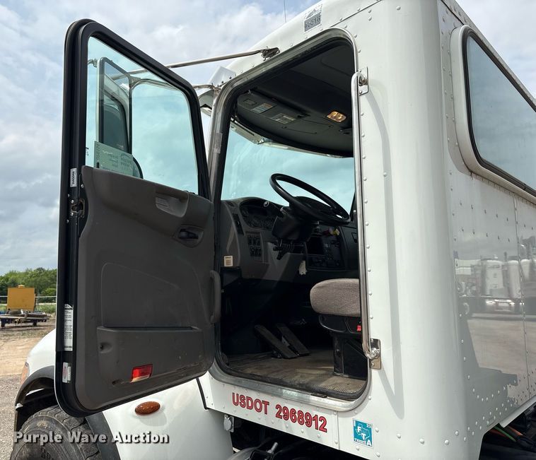 image for item DP6154 2018 Peterbilt 348 dump truck