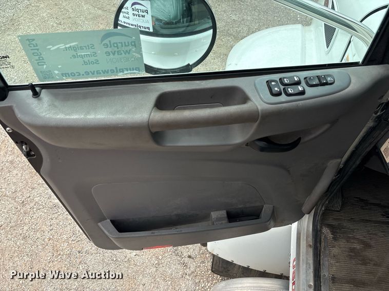 image for item DP6154 2018 Peterbilt 348 dump truck