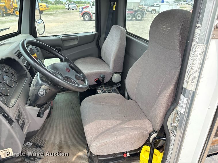 image for item DP6154 2018 Peterbilt 348 dump truck