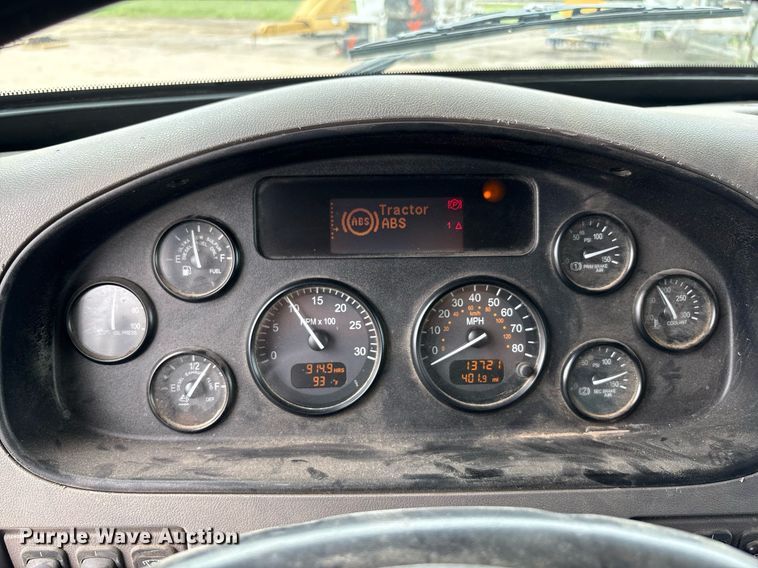 image for item DP6154 2018 Peterbilt 348 dump truck