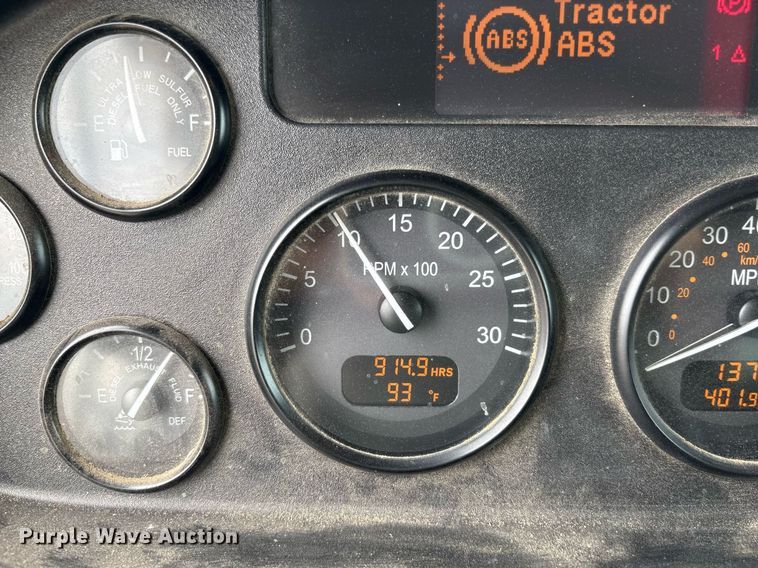 image for item DP6154 2018 Peterbilt 348 dump truck