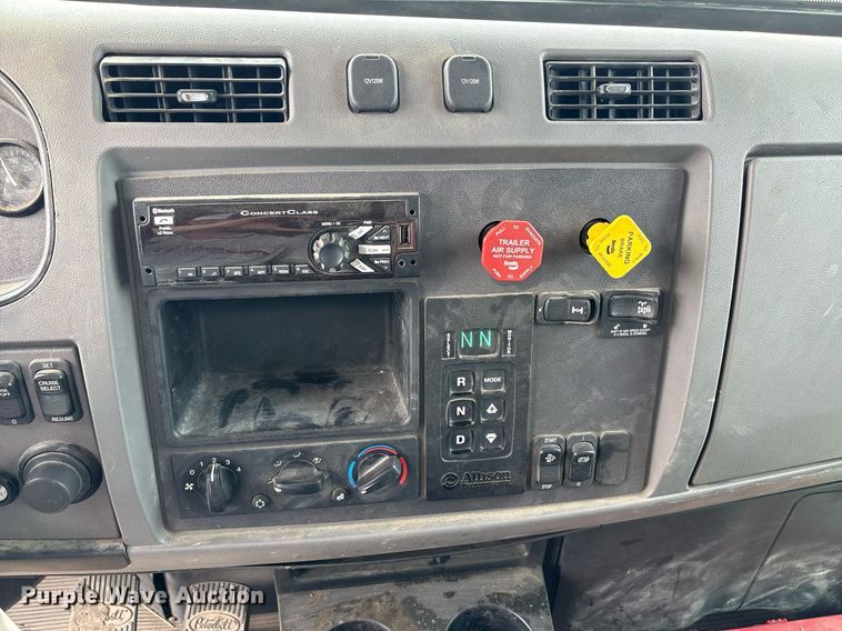 image for item DP6154 2018 Peterbilt 348 dump truck