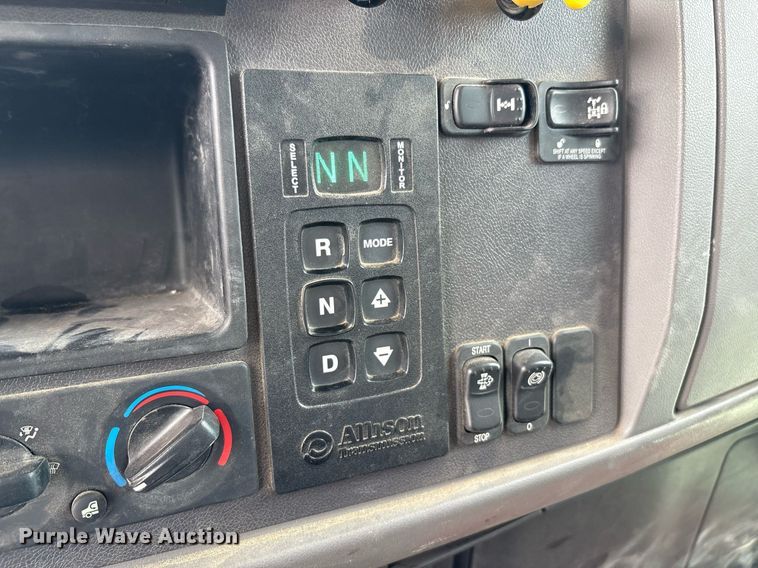 image for item DP6154 2018 Peterbilt 348 dump truck