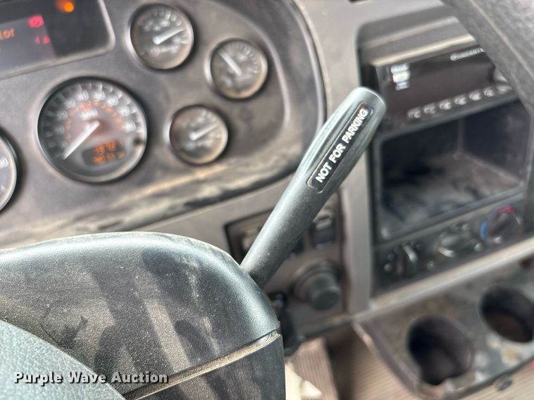 image for item DP6154 2018 Peterbilt 348 dump truck