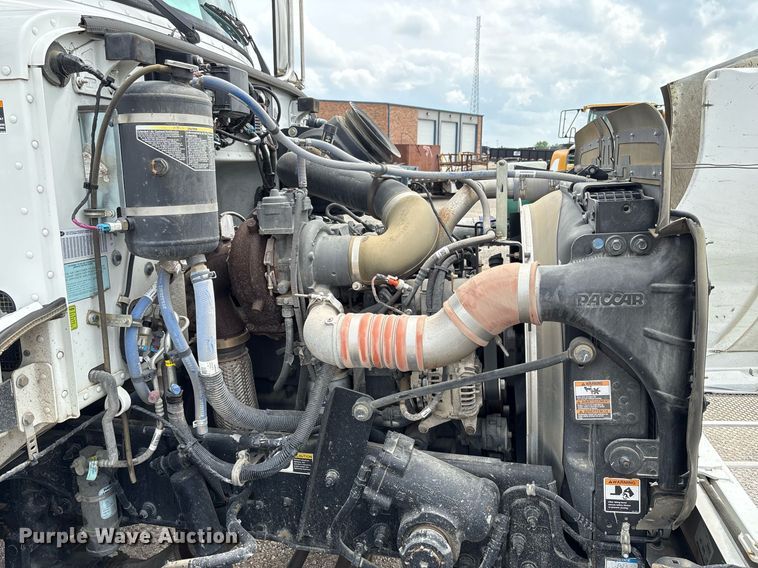 image for item DP6154 2018 Peterbilt 348 dump truck