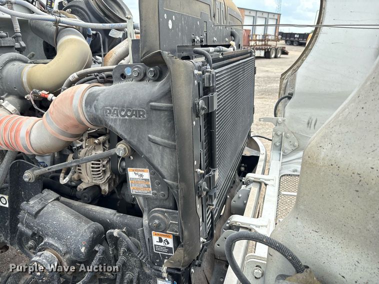 image for item DP6154 2018 Peterbilt 348 dump truck