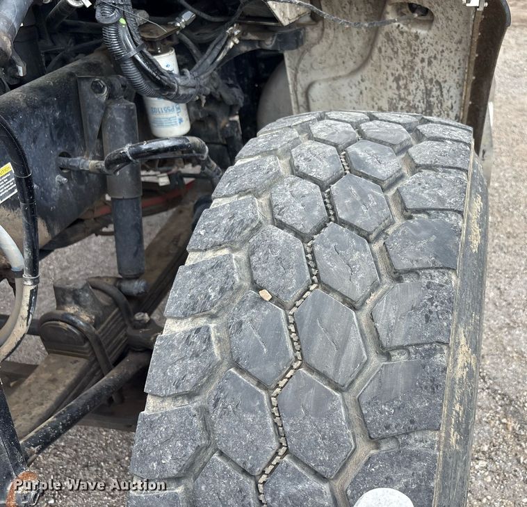 image for item DP6154 2018 Peterbilt 348 dump truck