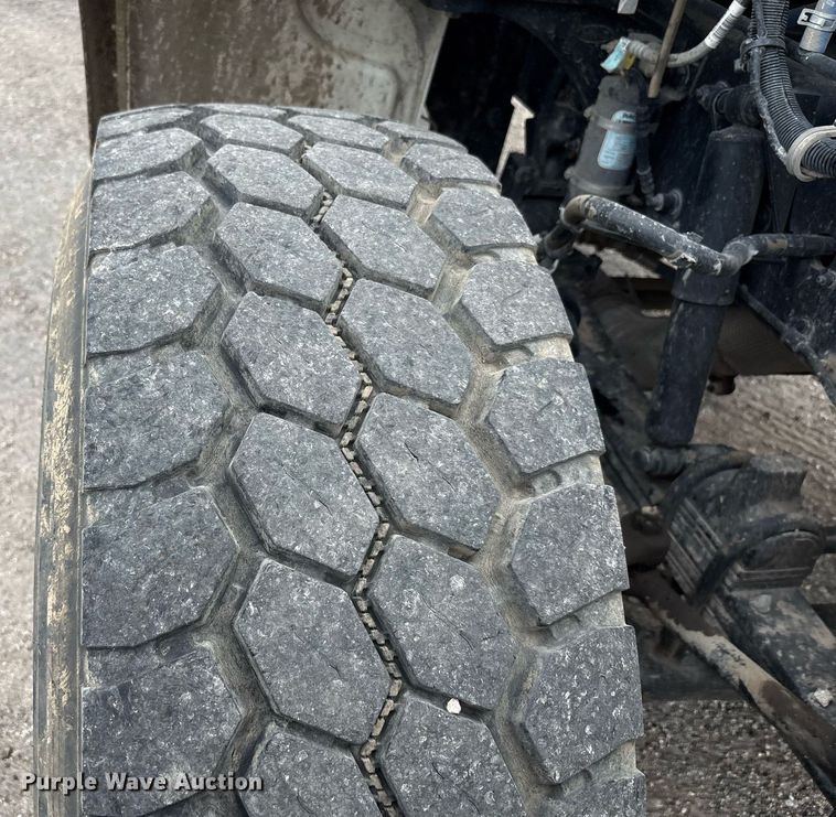 image for item DP6154 2018 Peterbilt 348 dump truck