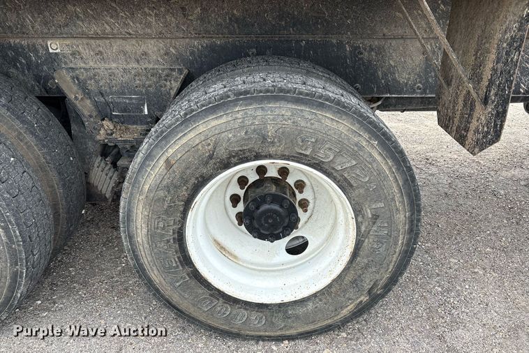 image for item DP6154 2018 Peterbilt 348 dump truck