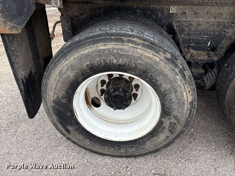 image for item DP6154 2018 Peterbilt 348 dump truck