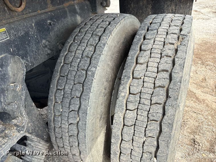 image for item DP6154 2018 Peterbilt 348 dump truck