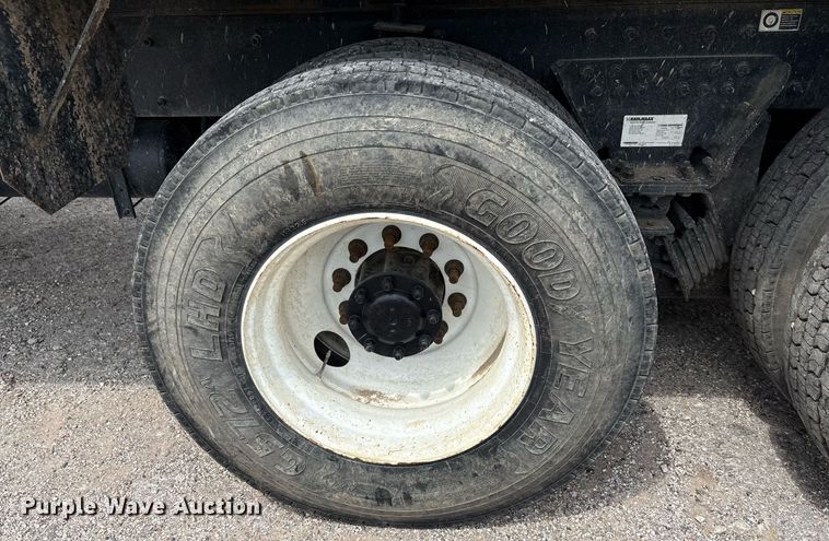 image for item DP6154 2018 Peterbilt 348 dump truck