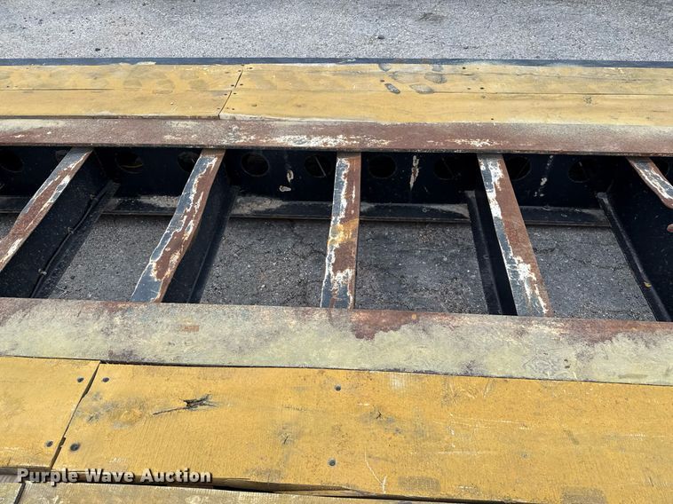 image for item DP6158 2004 Fontaine TH55FLO lowboy equipment trailer