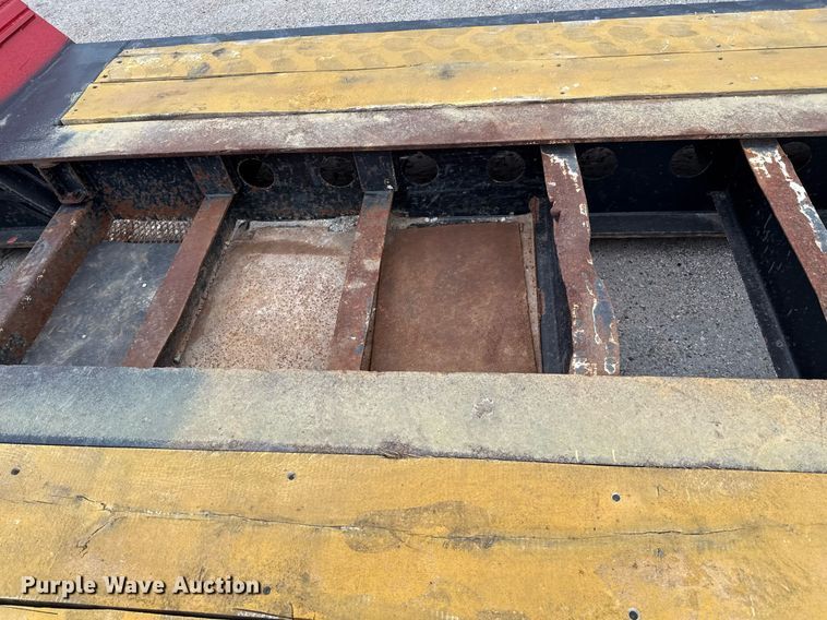 image for item DP6158 2004 Fontaine TH55FLO lowboy equipment trailer