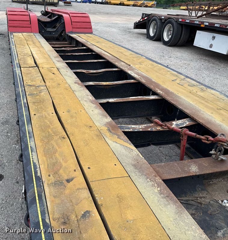 image for item DP6158 2004 Fontaine TH55FLO lowboy equipment trailer