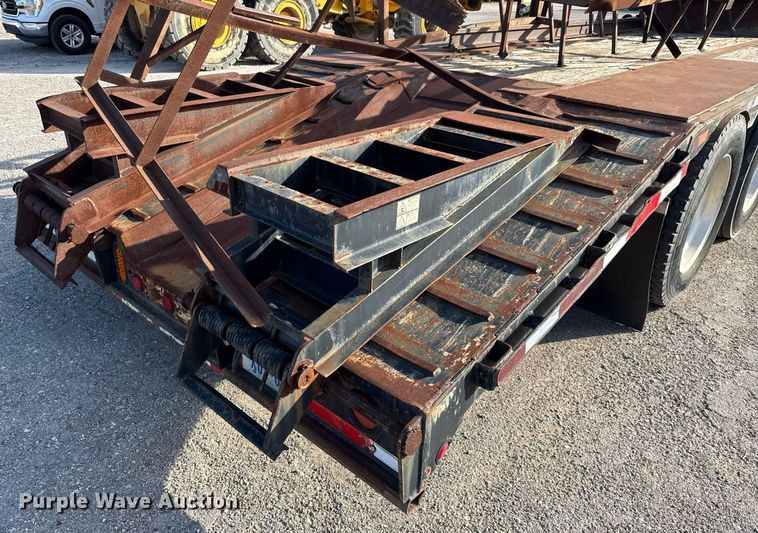 image for item DP6163 2007 Transcraft DTL-3000 drop deck equipment trailer
