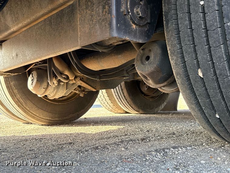 image for item DP6163 2007 Transcraft DTL-3000 drop deck equipment trailer