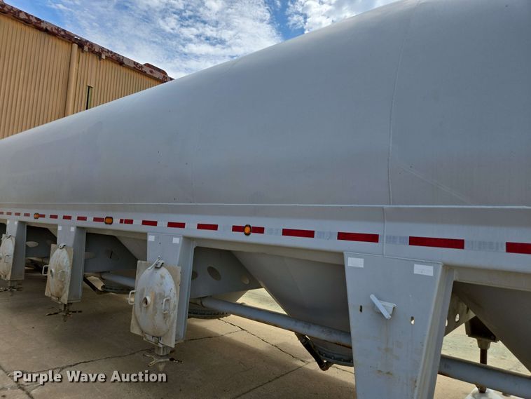 image for item DU7755 2019 Gallegos pneumatic dry bulk trailer