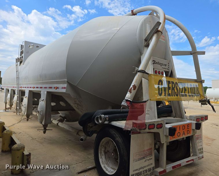 image for item DU7755 2019 Gallegos pneumatic dry bulk trailer
