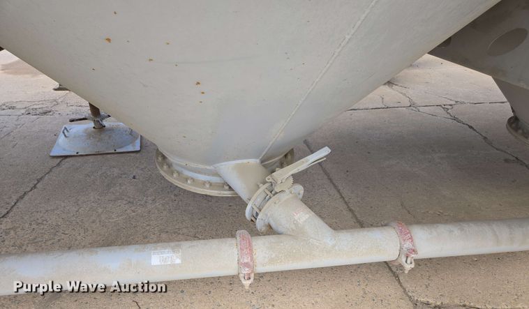 image for item DU7755 2019 Gallegos pneumatic dry bulk trailer