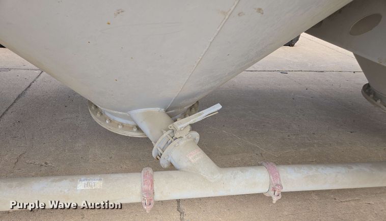 image for item DU7755 2019 Gallegos pneumatic dry bulk trailer