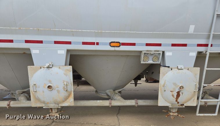 image for item DU7755 2019 Gallegos pneumatic dry bulk trailer