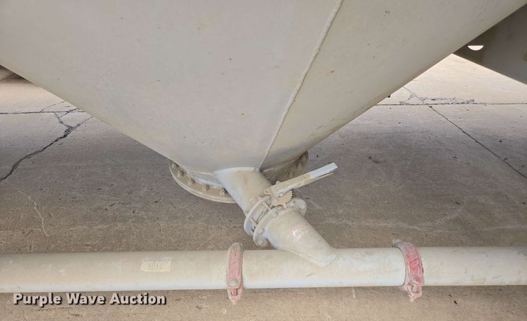 image for item DU7755 2019 Gallegos pneumatic dry bulk trailer