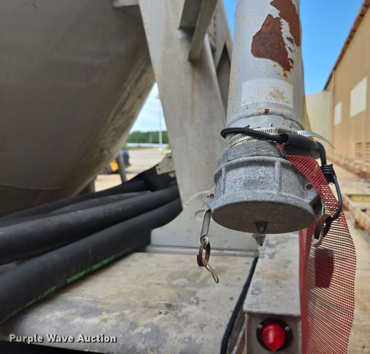 image for item DU7755 2019 Gallegos pneumatic dry bulk trailer