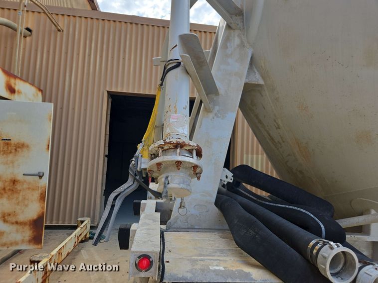 image for item DU7755 2019 Gallegos pneumatic dry bulk trailer