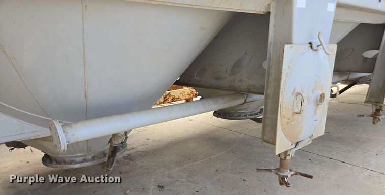 image for item DU7755 2019 Gallegos pneumatic dry bulk trailer