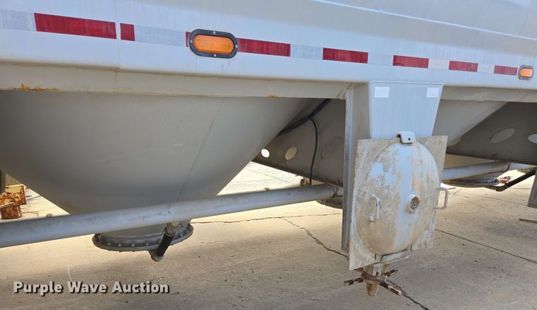 image for item DU7755 2019 Gallegos pneumatic dry bulk trailer