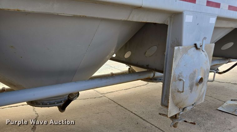 image for item DU7755 2019 Gallegos pneumatic dry bulk trailer