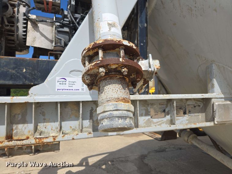 image for item DU7755 2019 Gallegos pneumatic dry bulk trailer