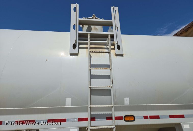 image for item DU7755 2019 Gallegos pneumatic dry bulk trailer
