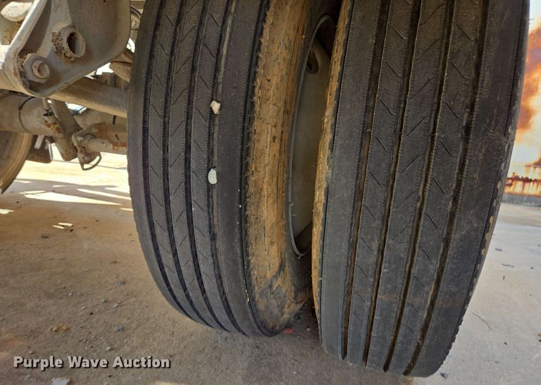 image for item DU7755 2019 Gallegos pneumatic dry bulk trailer