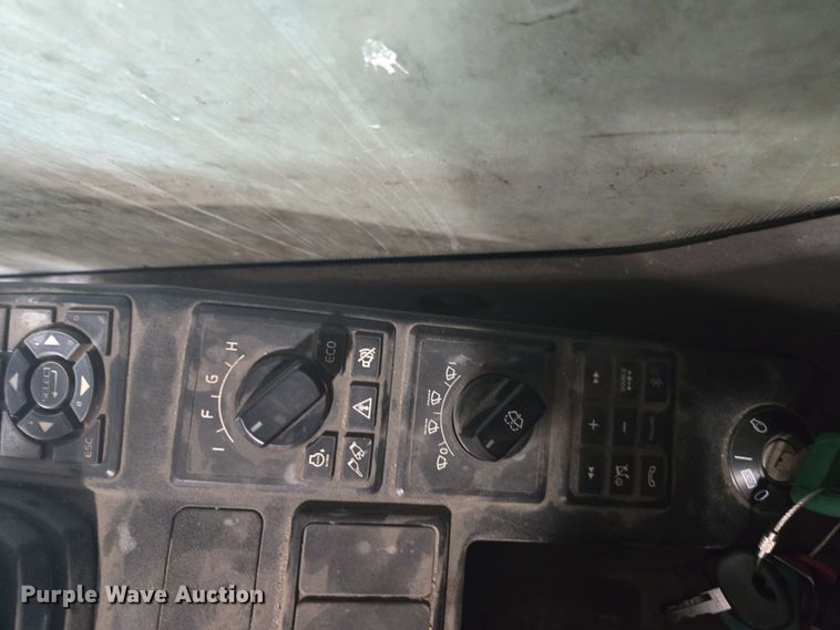 image for item DU7762 2018 Volvo EC480EL excavator