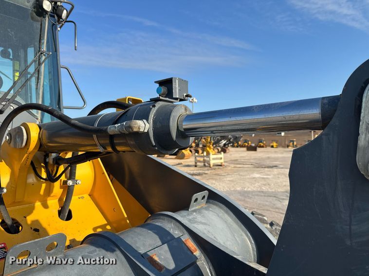 image for item DW1894 2018 John Deere 624K II wheel loader