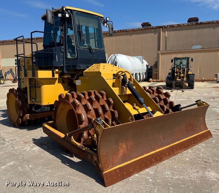 image for item DW1895 2018 Caterpillar 815K soil compactor