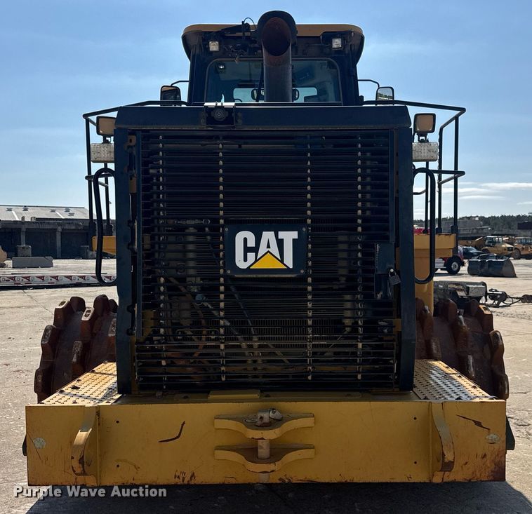 image for item DW1895 2018 Caterpillar 815K soil compactor