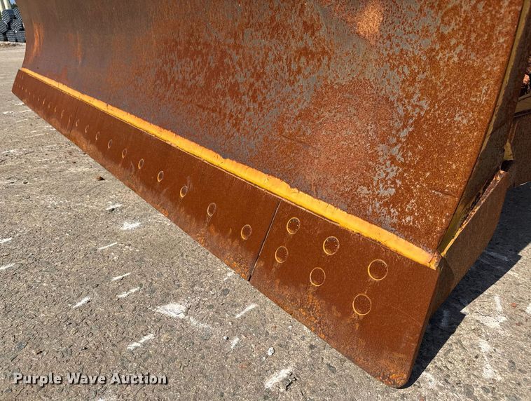 image for item DW1895 2018 Caterpillar 815K soil compactor