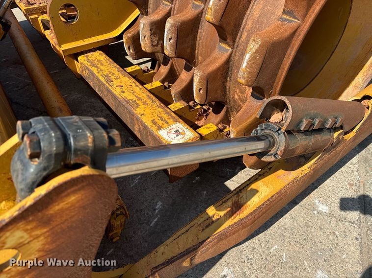 image for item DW1895 2018 Caterpillar 815K soil compactor