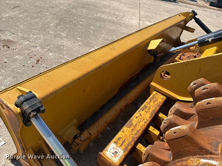 image for item DW1895 2018 Caterpillar 815K soil compactor