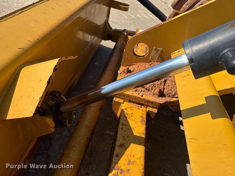 image for item DW1895 2018 Caterpillar 815K soil compactor