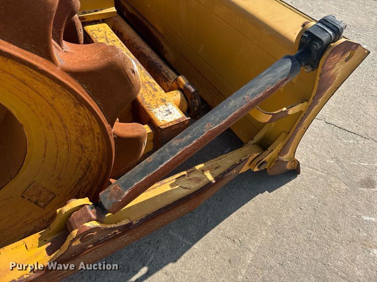 image for item DW1895 2018 Caterpillar 815K soil compactor