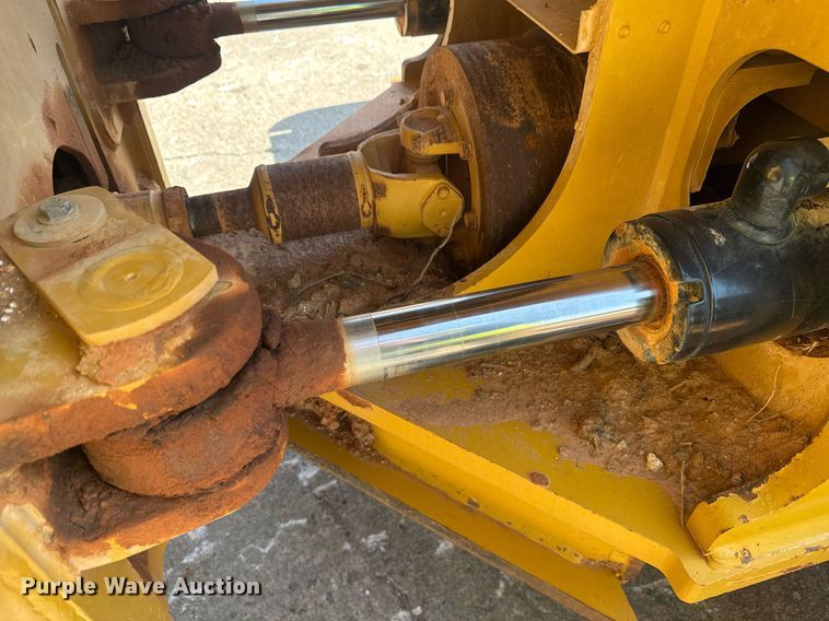 image for item DW1895 2018 Caterpillar 815K soil compactor