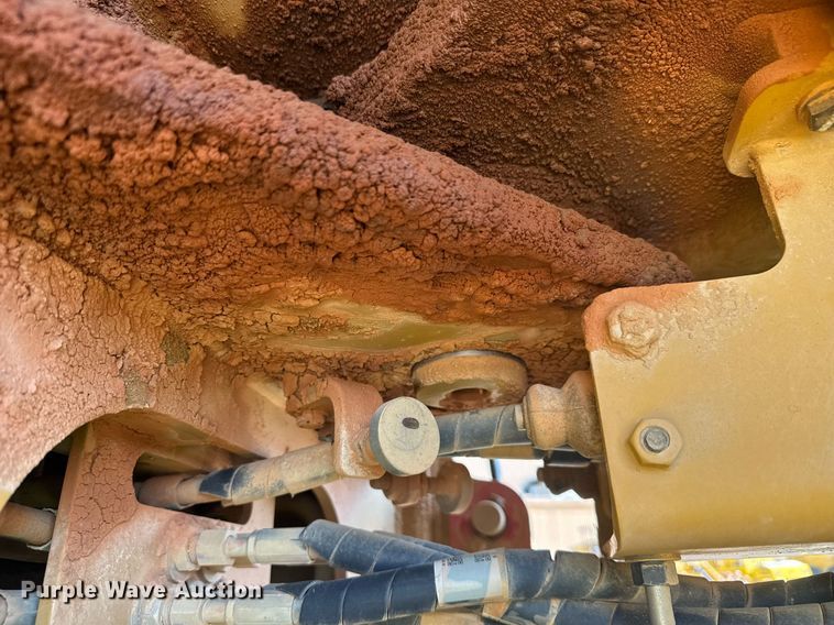 image for item DW1895 2018 Caterpillar 815K soil compactor