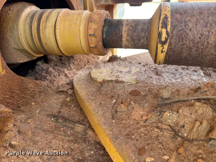 image for item DW1895 2018 Caterpillar 815K soil compactor