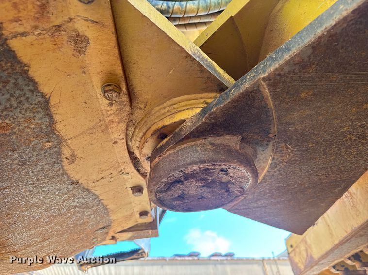 image for item DW1895 2018 Caterpillar 815K soil compactor