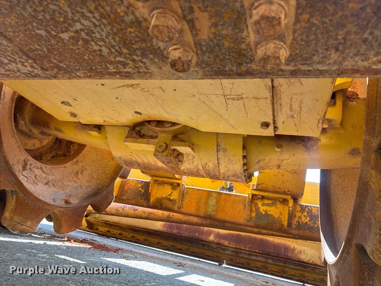 image for item DW1895 2018 Caterpillar 815K soil compactor