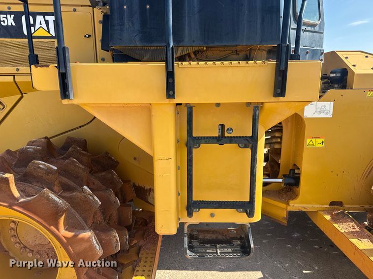 image for item DW1895 2018 Caterpillar 815K soil compactor